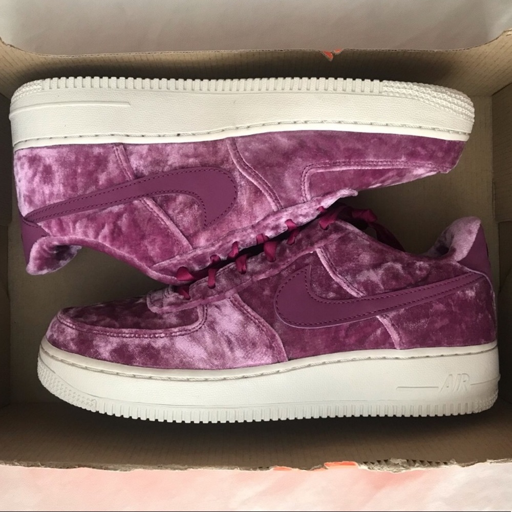 NIKE AIR FORCE 1